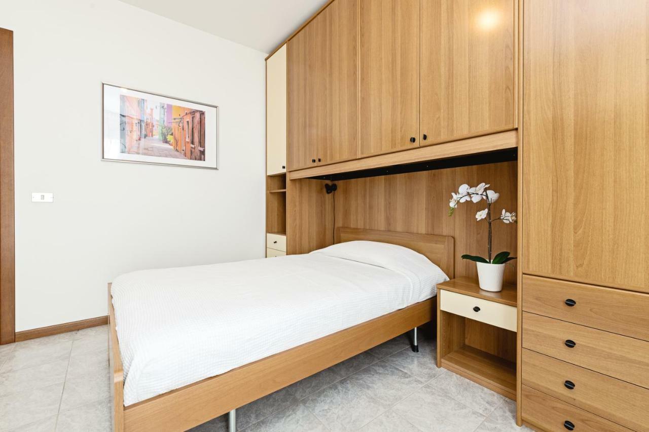 Colourful Flat Borgo Roma Apartman Verona Kültér fotó