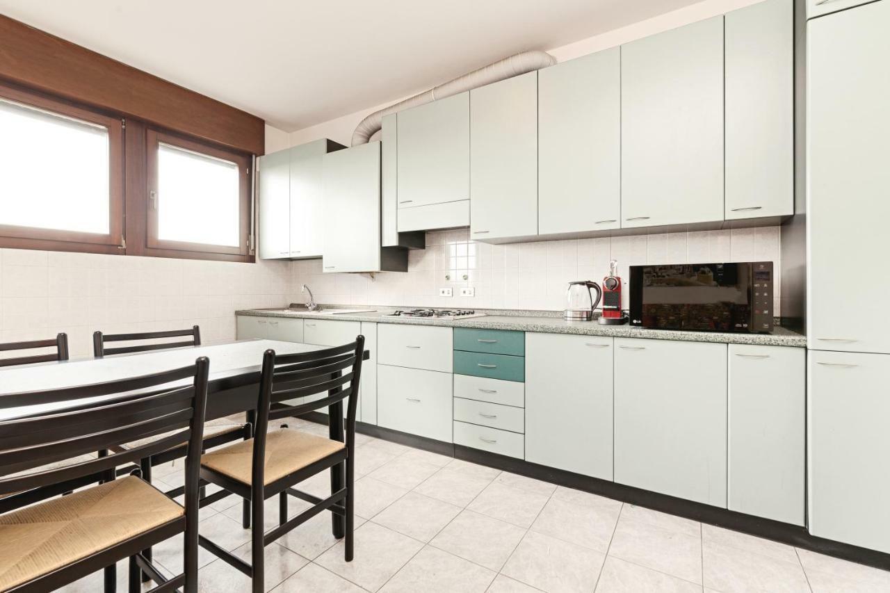 Colourful Flat Borgo Roma Apartman Verona Kültér fotó