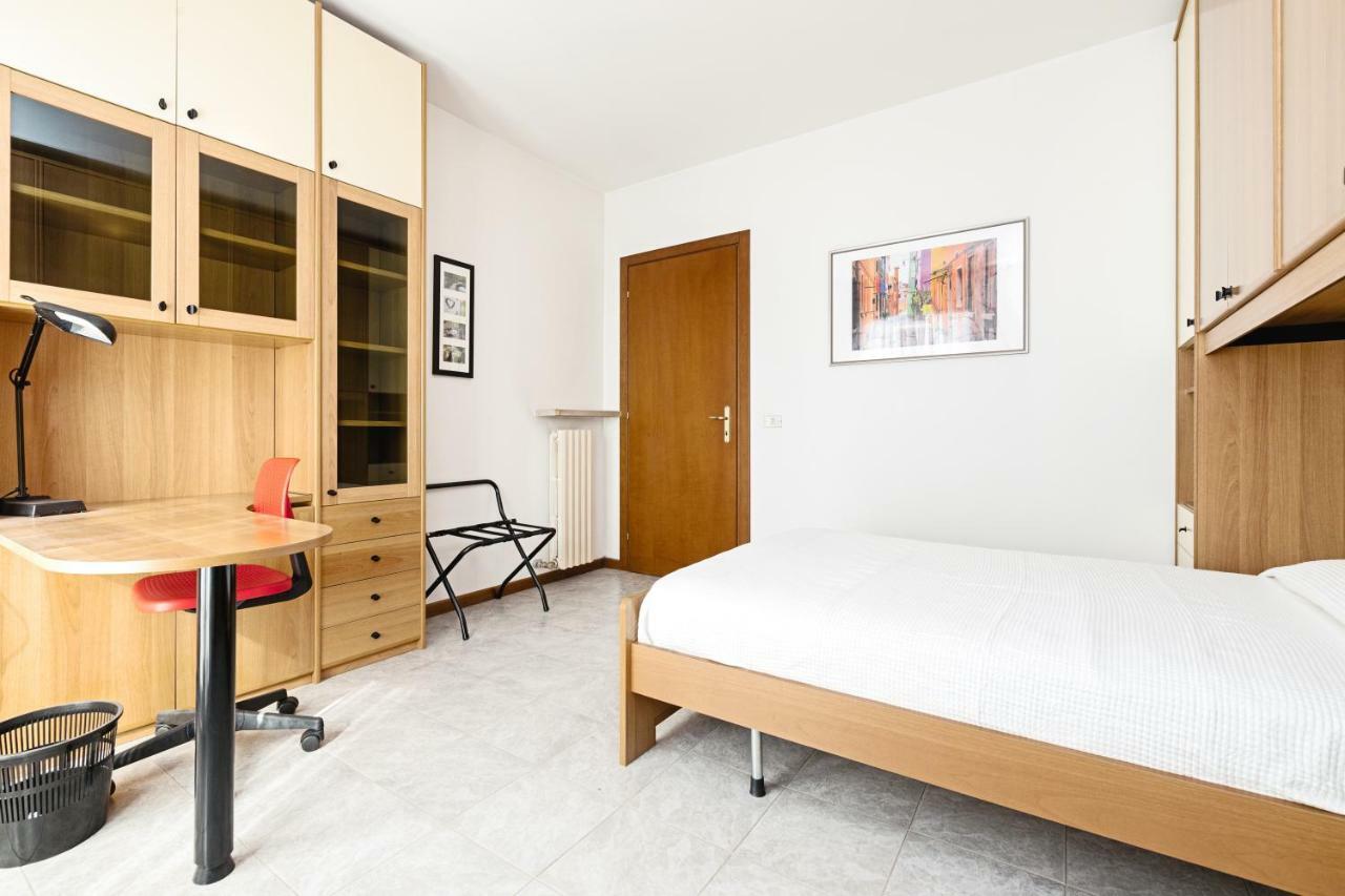 Colourful Flat Borgo Roma Apartman Verona Kültér fotó