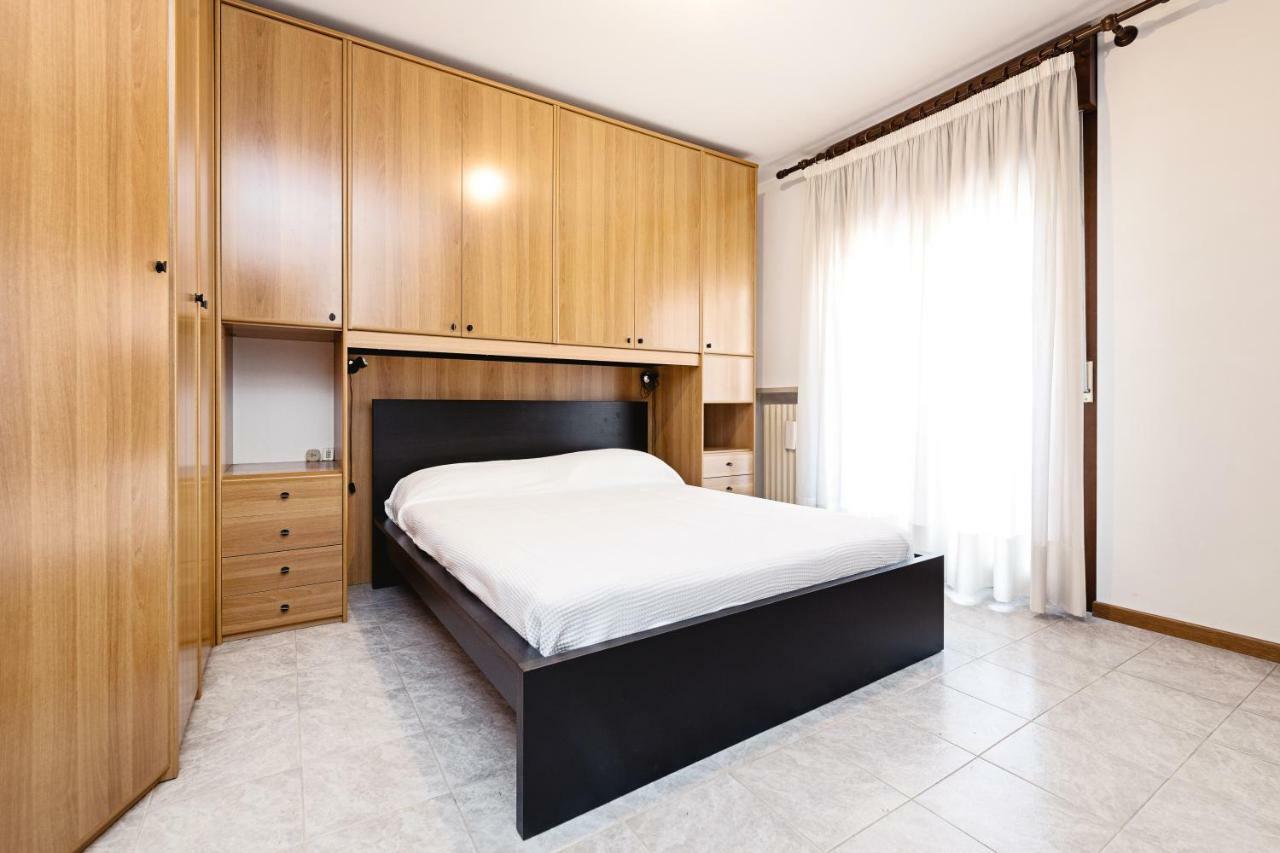Colourful Flat Borgo Roma Apartman Verona Kültér fotó