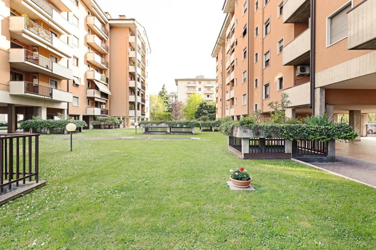 Colourful Flat Borgo Roma Apartman Verona Kültér fotó