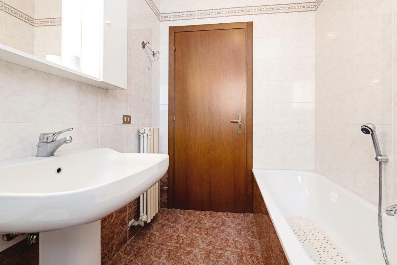 Colourful Flat Borgo Roma Apartman Verona Kültér fotó