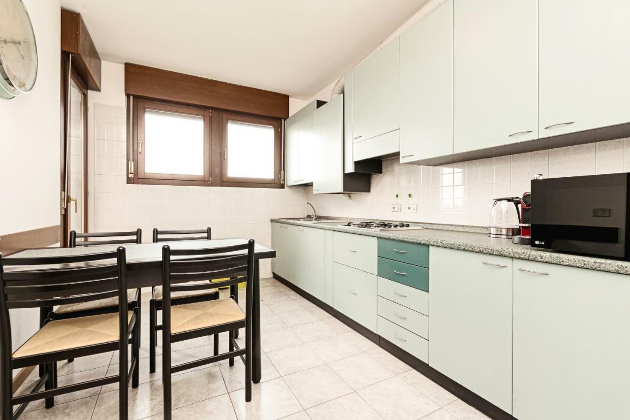 Colourful Flat Borgo Roma Apartman Verona Kültér fotó