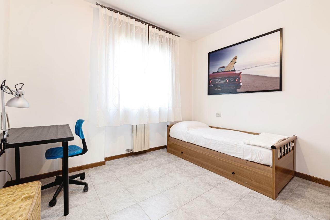 Colourful Flat Borgo Roma Apartman Verona Kültér fotó