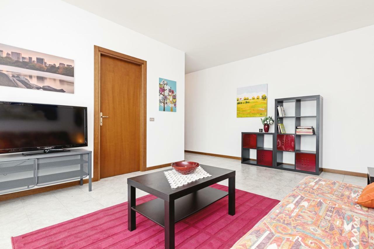 Colourful Flat Borgo Roma Apartman Verona Kültér fotó