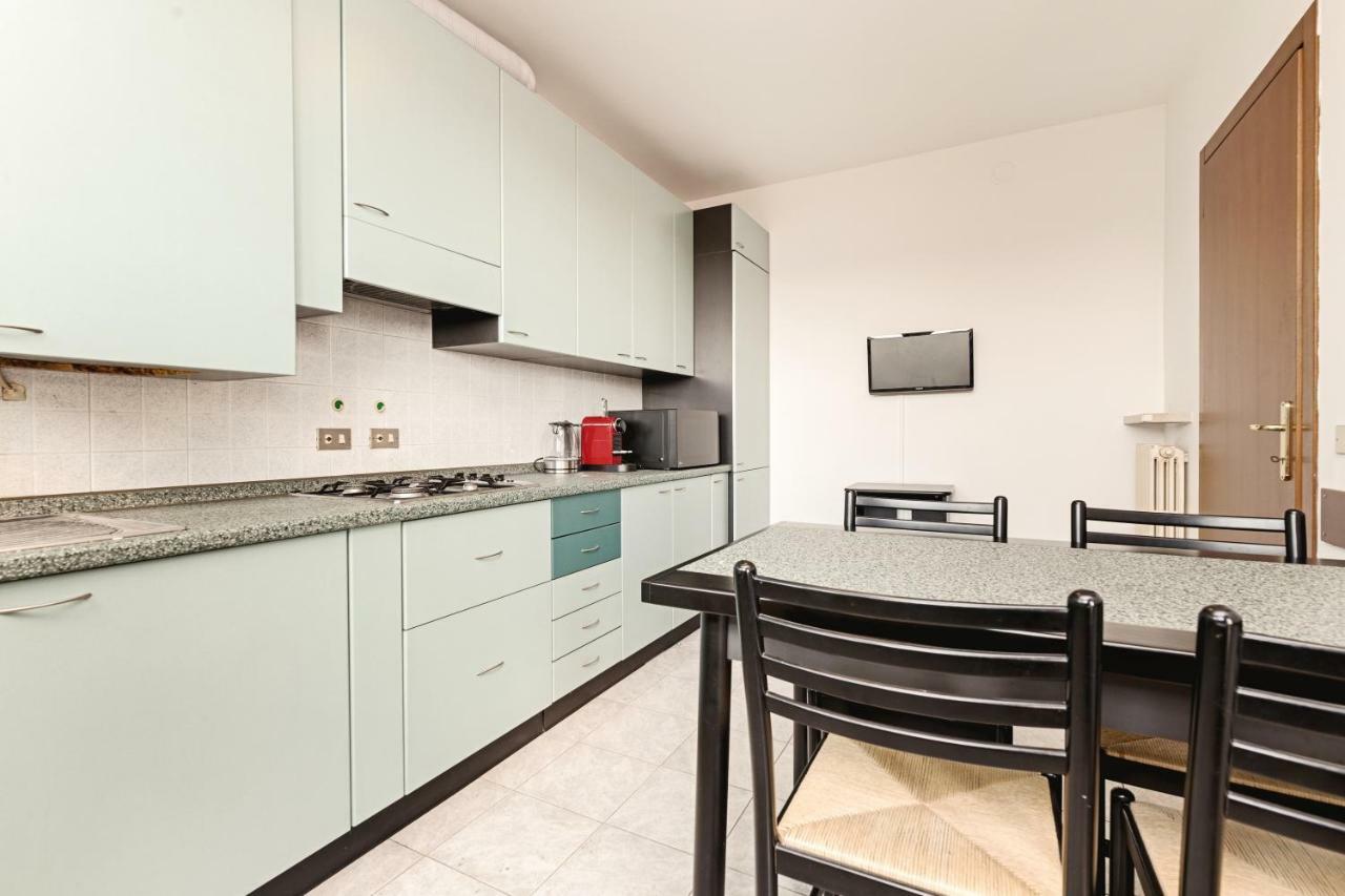 Colourful Flat Borgo Roma Apartman Verona Kültér fotó